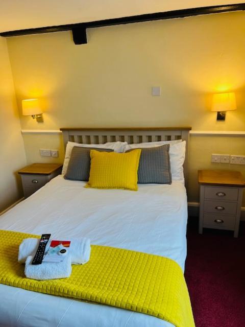 Crown Hotel Brackley Exteriör bild