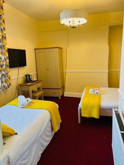 Crown Hotel Brackley Exteriör bild