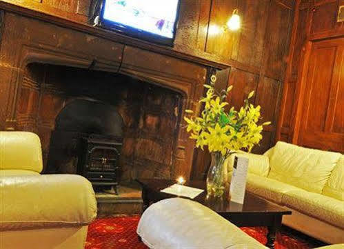 Crown Hotel Brackley Exteriör bild